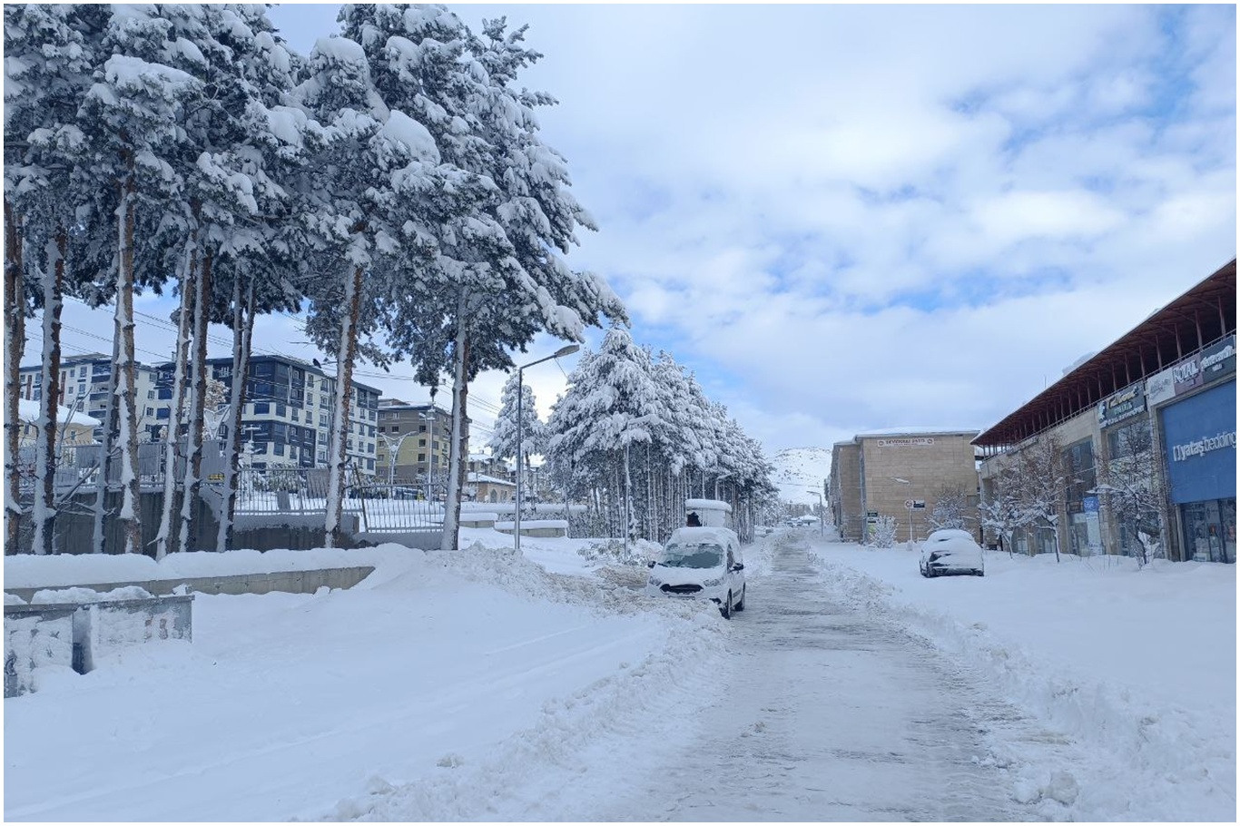 Bitlis’te hayat durdu, kırsal alanlarla iletişim kesildi