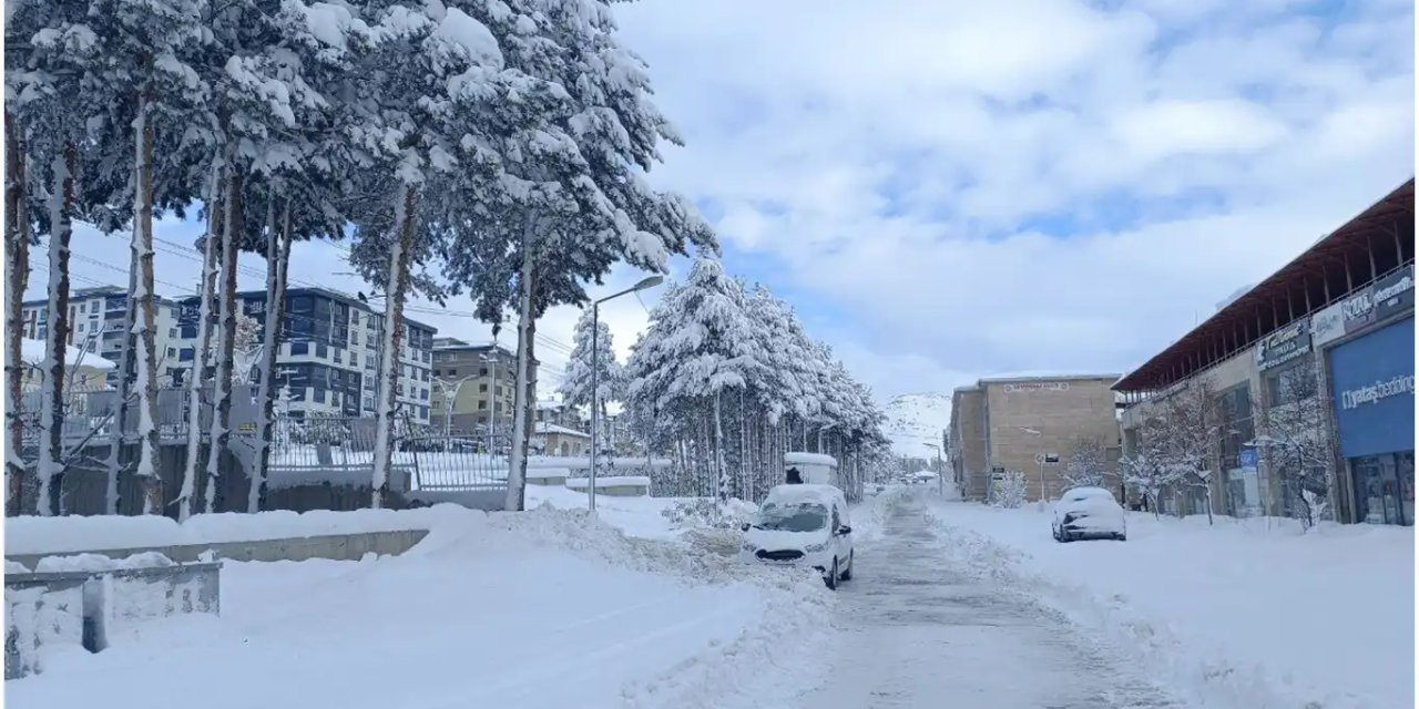 Li Bedlîsê jiyan rawestiyaye û têkiliya bi gundan re qut bûye