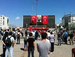Taksim'de 'Duran Adam' eylemi devam ediyor! video