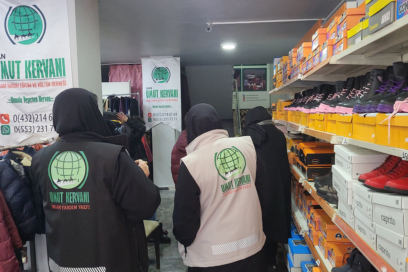 Umut Kervanı’ndan Van’da ihtiyaç sahiplerine kışlık giyim yardımı