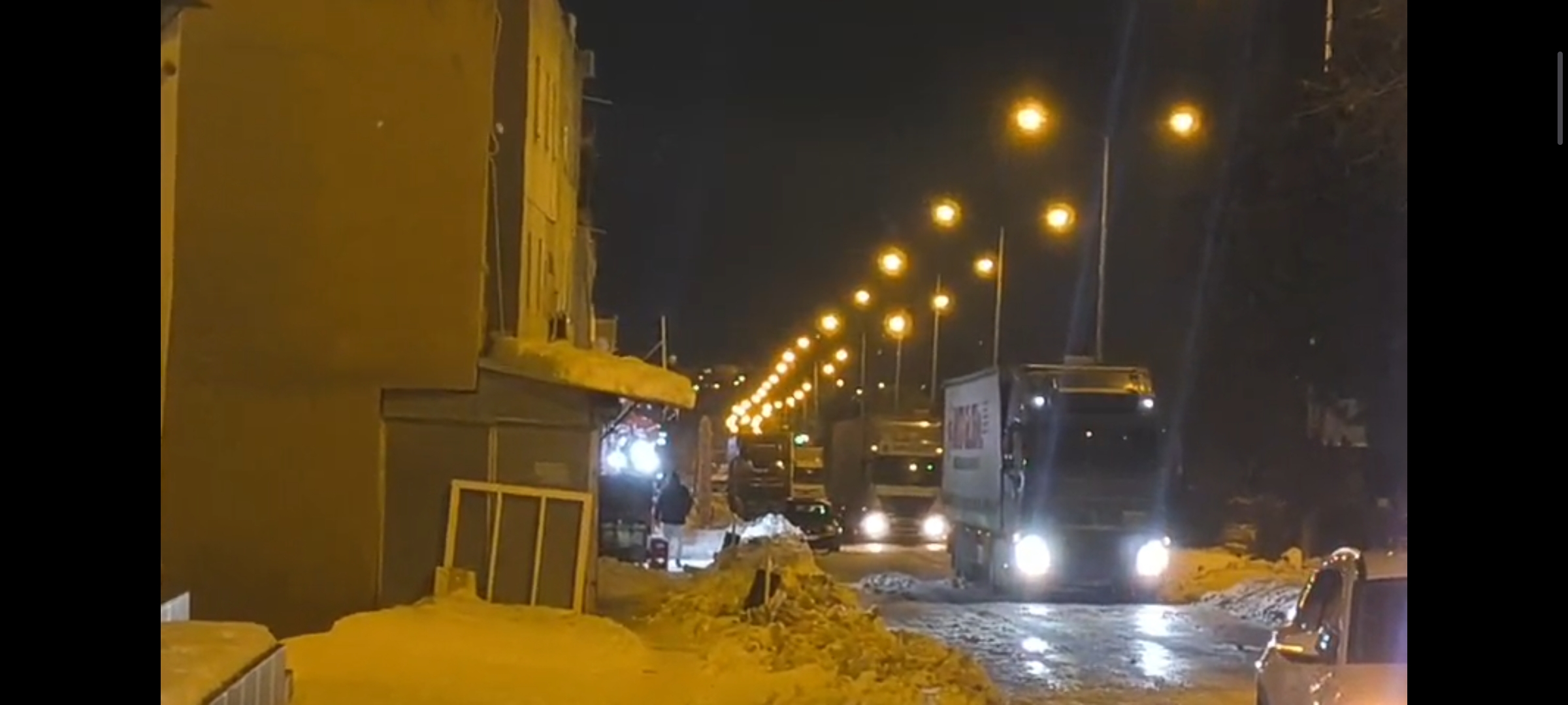 Li Çinarê ji ber qeşa û cemedê bi dehan wesayît li ser rêyan asê man