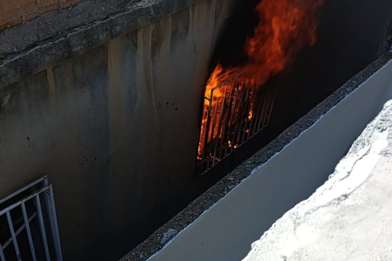 Agirê ku li malekê li Mêrdînê derketibû hat vemirandin