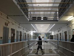 Fransa Cezaevleri Kapasitesini Aştı