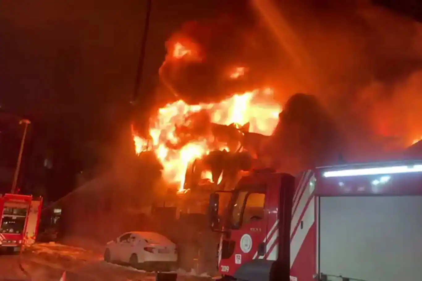 Li Meletîyê agir bi konteynirên karkeran ket