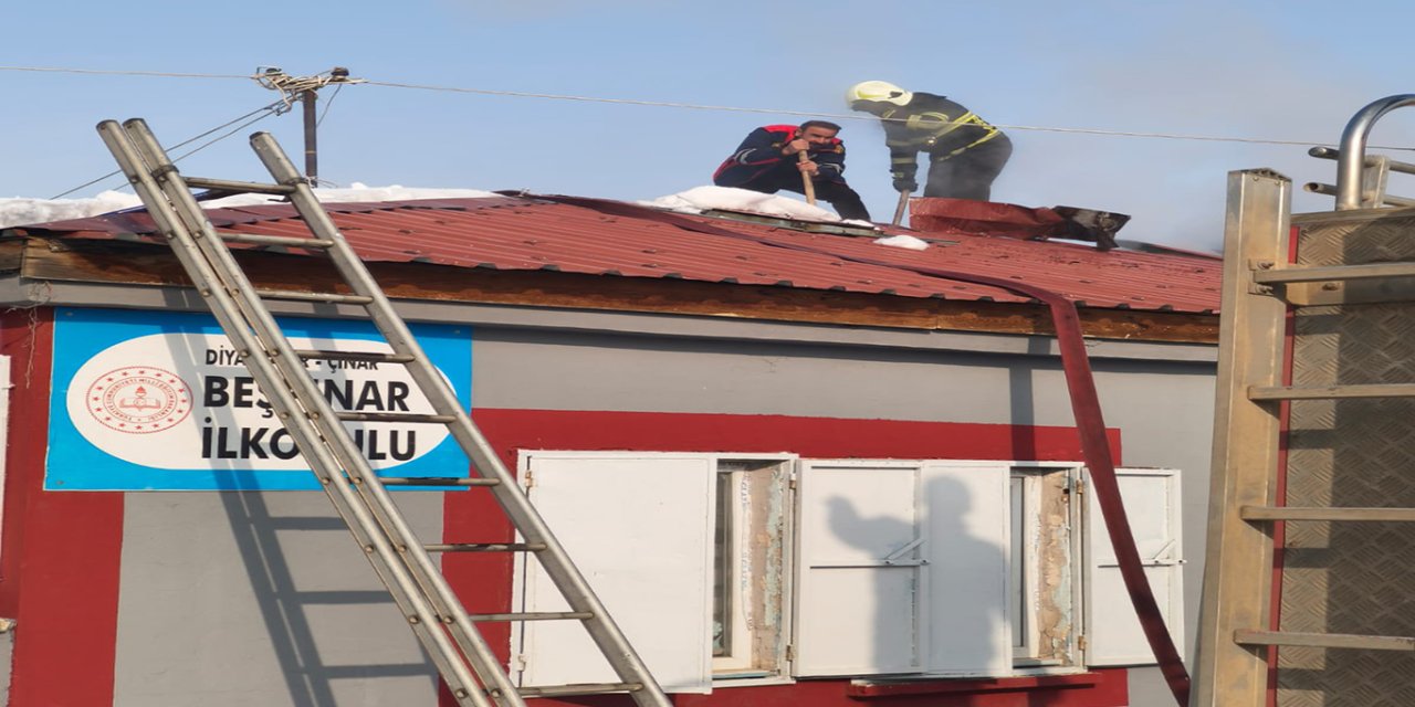 Çınar'da sobadan çıkan baca yangını okulda paniğe yol açtı