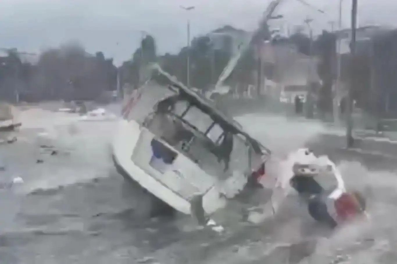 Bayên başûr li Stenbolê dan: Qeyik wêran bûn