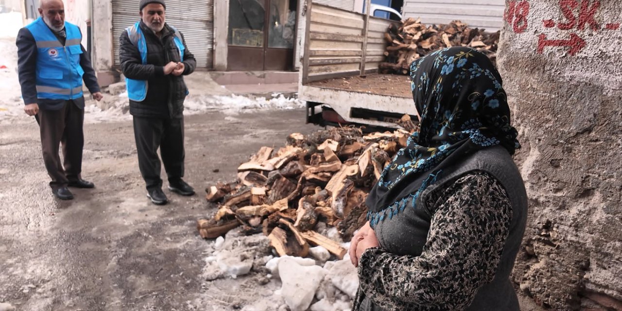 Yetimler Vakfı Diyarbakır'da soğuk kış gününde yetimlerini unutmadı