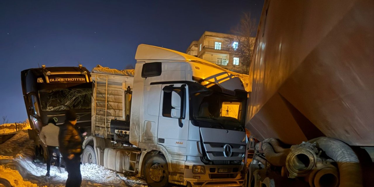 Diyarbakır'da gizli buzlanma zincirleme trafik kazasına neden oldu