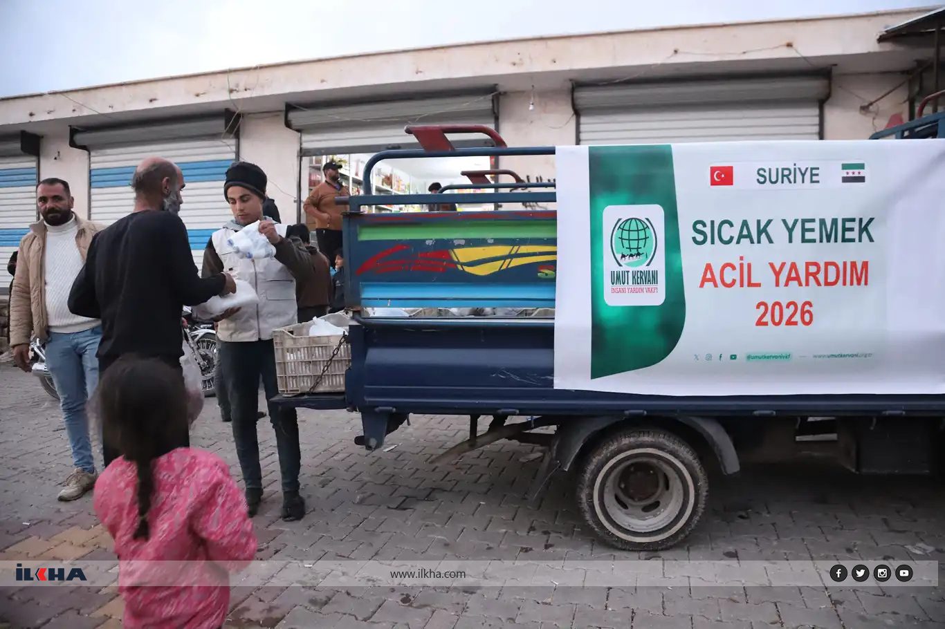 Karwana Hêvîyê alîkarîya lezgîn dide xelkê ji Helebê derketinê