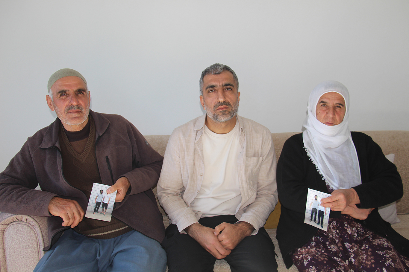 Diyarbakır'da tutuklu kâtibin ailesinden çağrı: Şebekeyi ortaya çıkaran oğlumuz, ödüllendirilmek yerine tutuklu