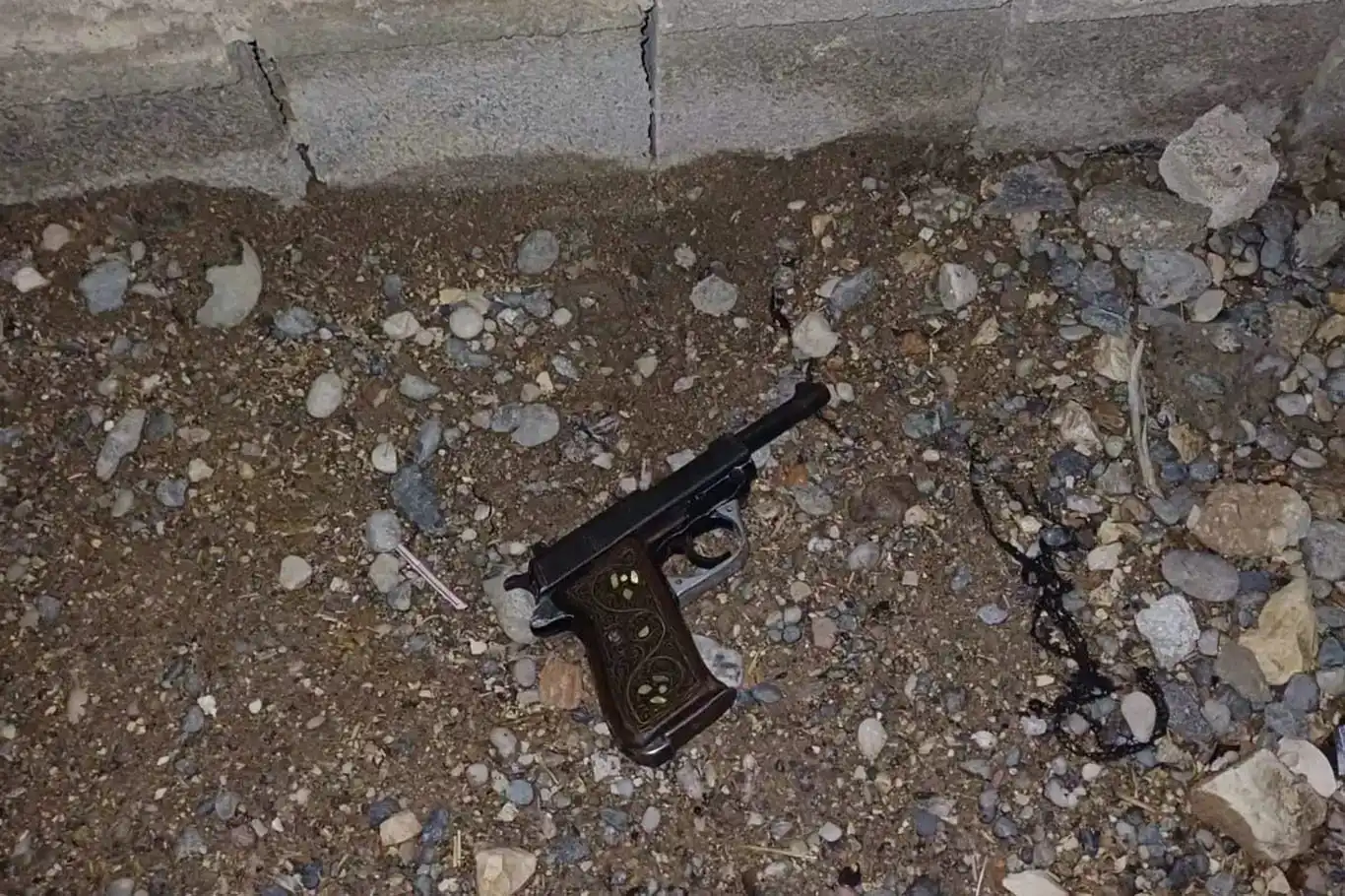 Li Entabê şerê çekdarî: 9 binçavî