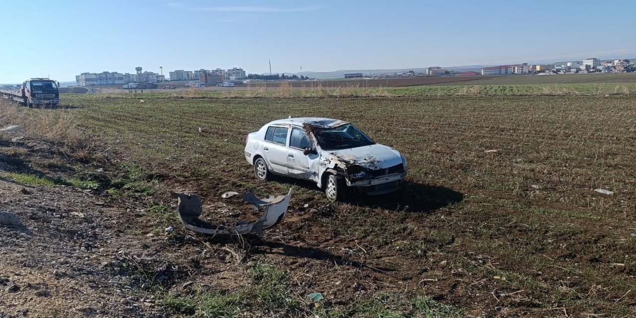 Çınar'da kontrolden çıkan otomobil takla attı, 1 yaralı