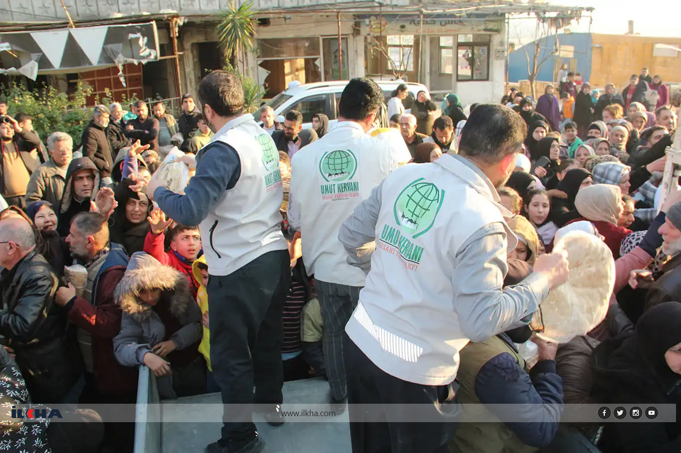 Karwanê Hêvîyê ji Kurdên Rojava yên mexdûr re alîkarîyan gihand