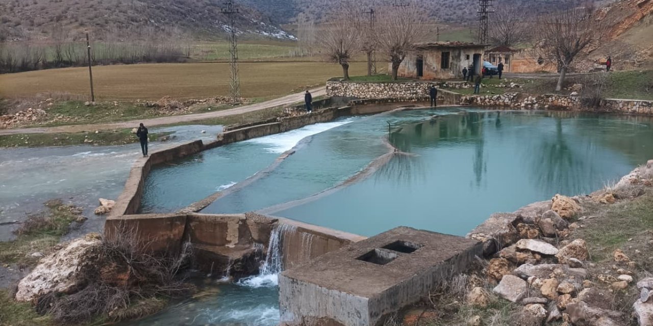 Çavkanîya Çemê Reşan li Serêkanîyê piştî barîna berfê av zêde bûye