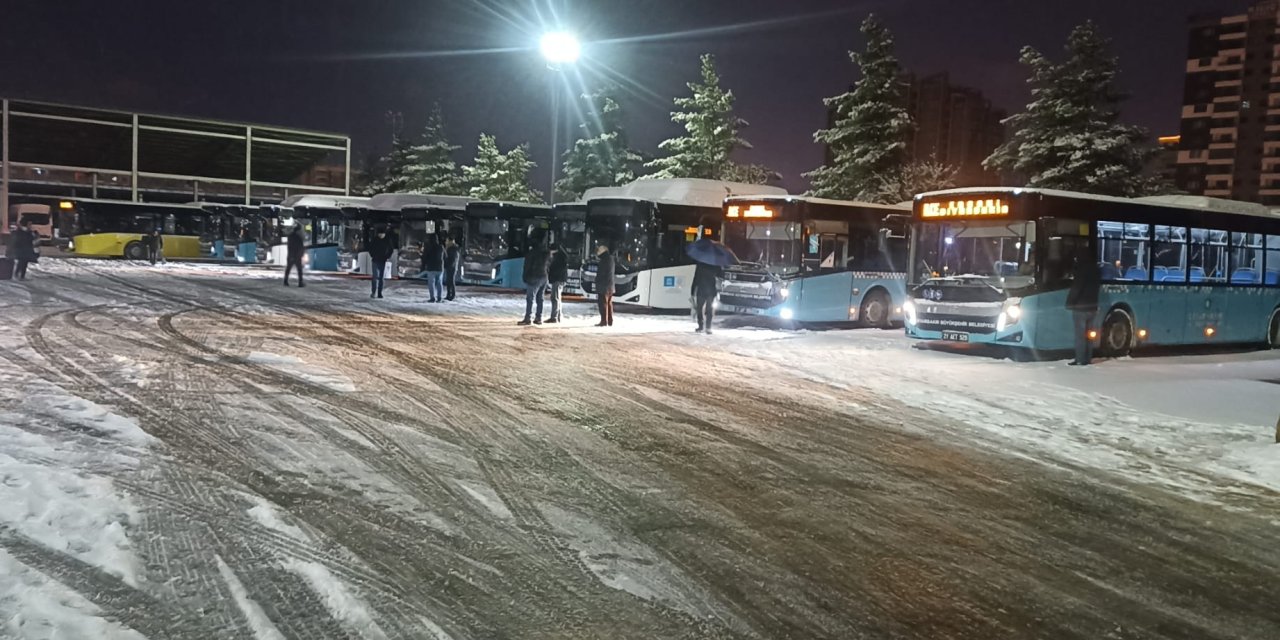 Diyarbakır'da aralarında Çınar'ın da olduğu kırsal otobüs seferleri iptal edildi