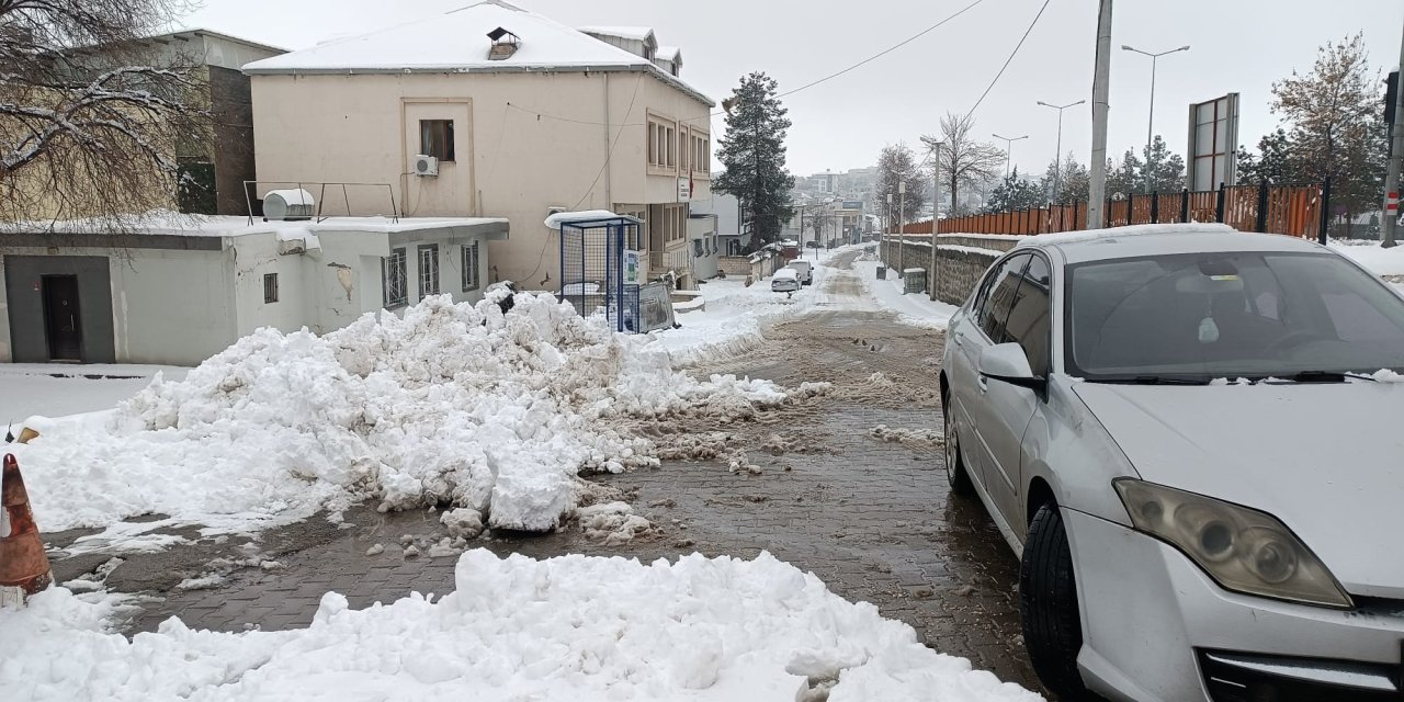 Li Çinarê barîna berfê bibandor bû