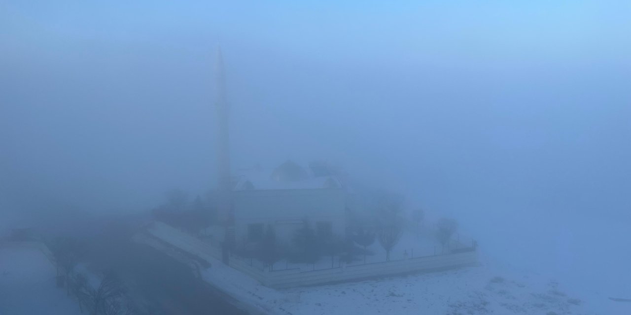 Çınar'da sis etkili oluyor