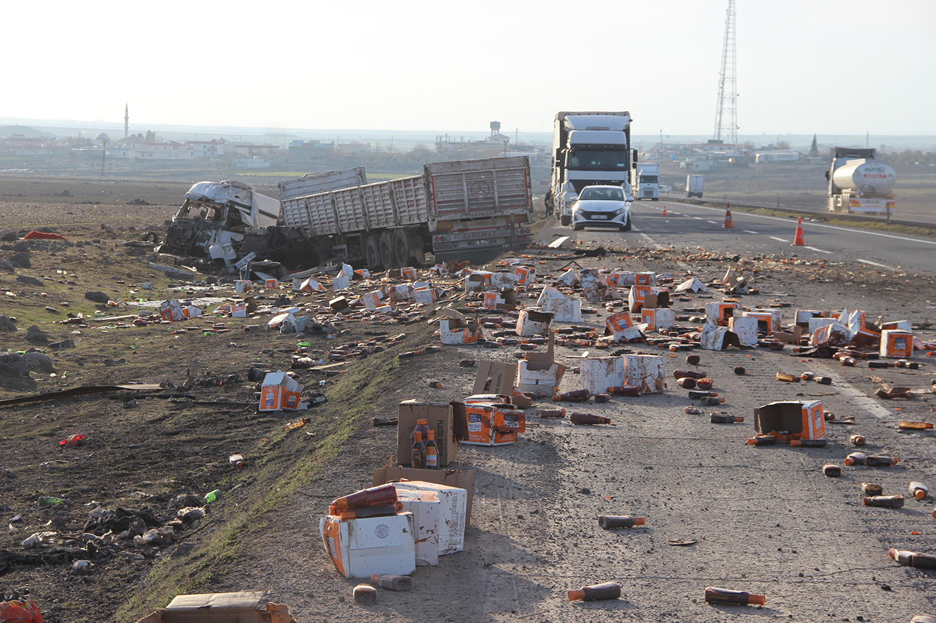 Şırnak'ın Cizre ilçesi ile Nusaybin arasında iki tır çarpıştı: 2 yaralı