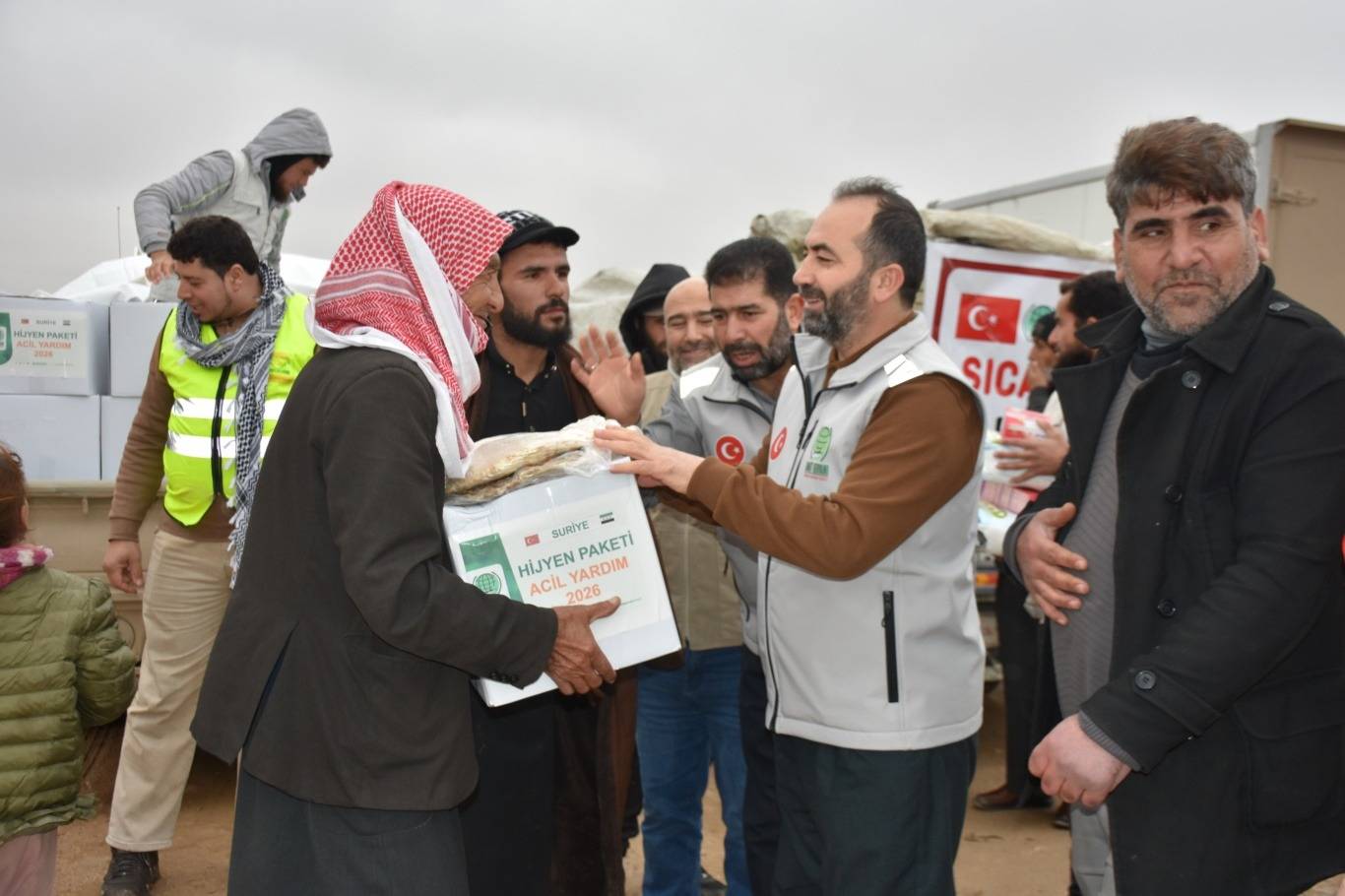 Umut Kervanı Kobani'de halka yardım dağıttı