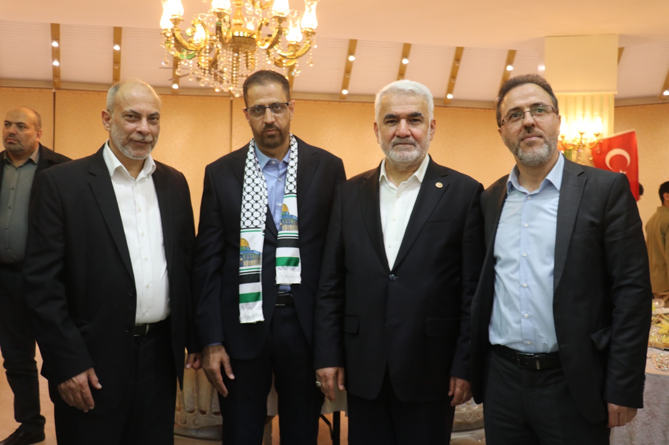 HÜDA PAR Genel Başkanı Zekeriya Yapıcıoğlu 33 yıl işgal zindanlarında kalan Mahmud İsa'nın düğününe katıldı