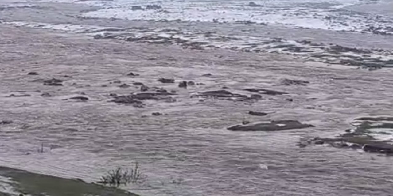 Çınar ilçemizde son yağışlarla beraber dereler taştı