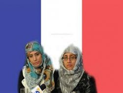 Irkçıların dövdüğü Müslüman kadın bebeğini düşürdü