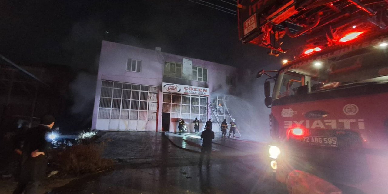 Batman’da sanayi sitesindeki yangın kısa sürede söndürüldü
