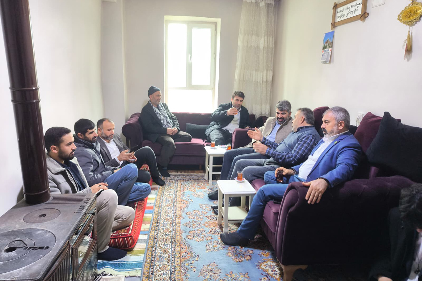 HÜDA PAR Milletvekili Dinç'ten depremzedelere ziyaret