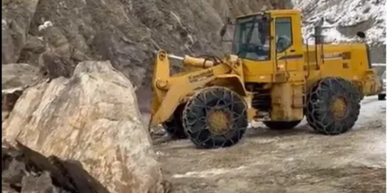 Bingöl Solhan’da heyelan nedeniyle kapanan grup yolu ulaşıma açıldı
