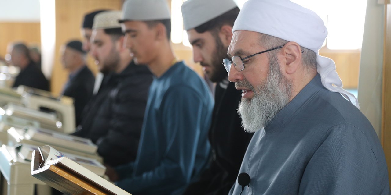 Li Amedê yekem muqabela Remezanê: Mizgeft ser û binî tev tije bûn