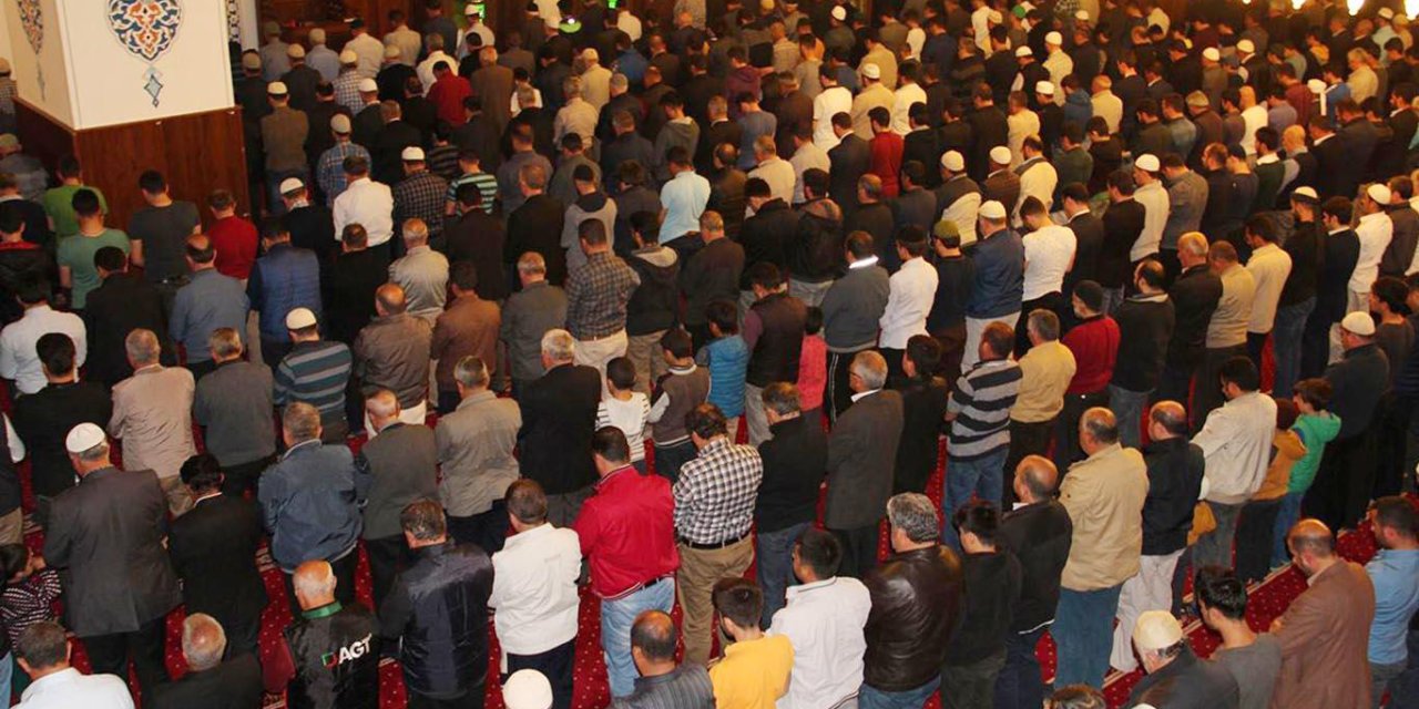 Li Amedê di 15 mizgeftan de nimêja terewîhan bi xetmê wê were kirin