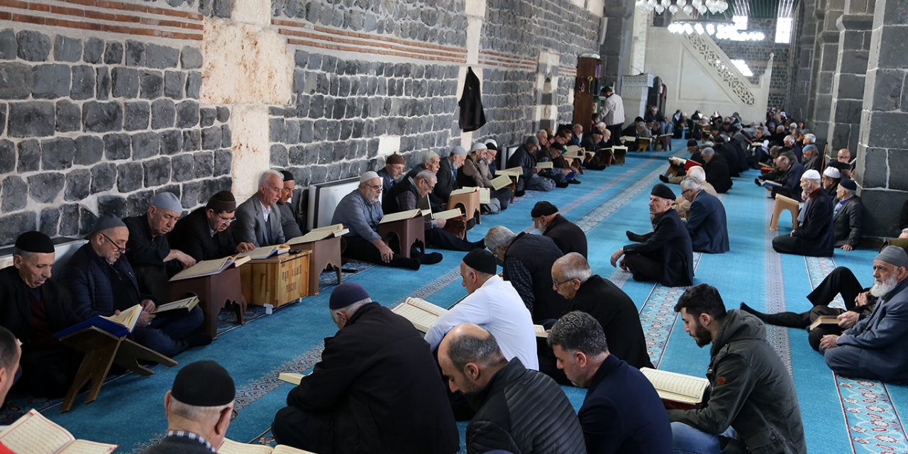 Di mizgefta dîrokî de çanda sunnetê ya ku 1387 sal in didome: Muqabele