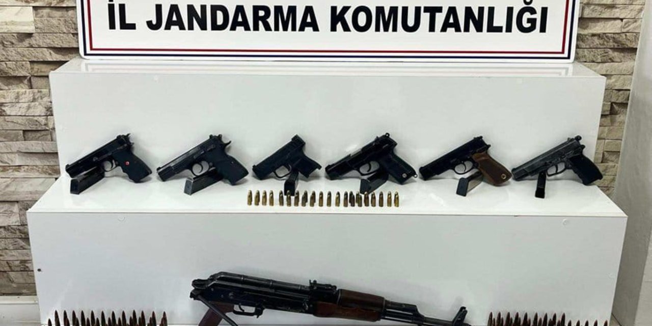 Diyarbakır'da çok sayıda silah ve mühimmat ele geçirildi