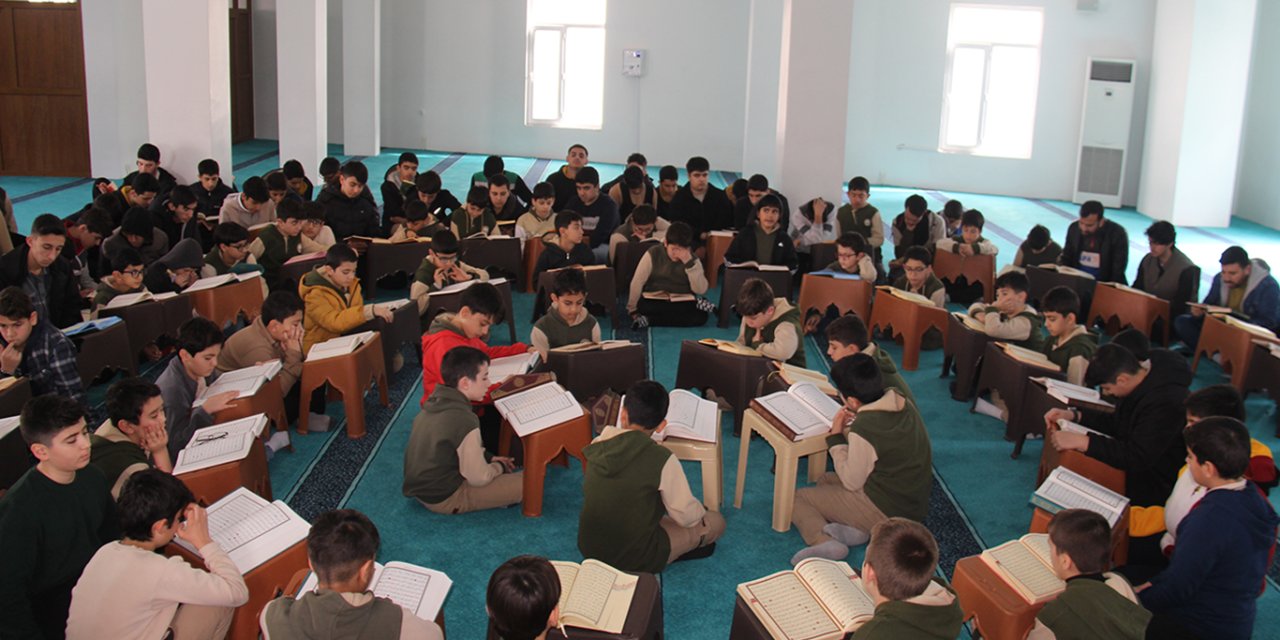 Diyarbakır'da okullarda Ramazan bereketi: Öğrenciler mukabelede buluştu