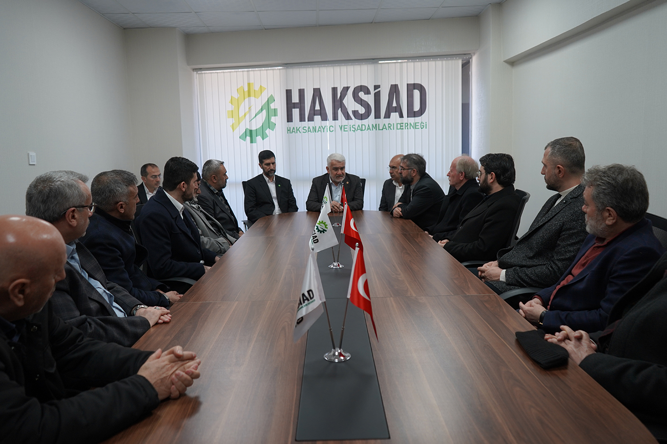 HÜDA PAR Genel Başkanı Zekeriya Yapıcıoğlu Konya’da işadamı, akademisyen ve kanaat önderleriyle buluştu