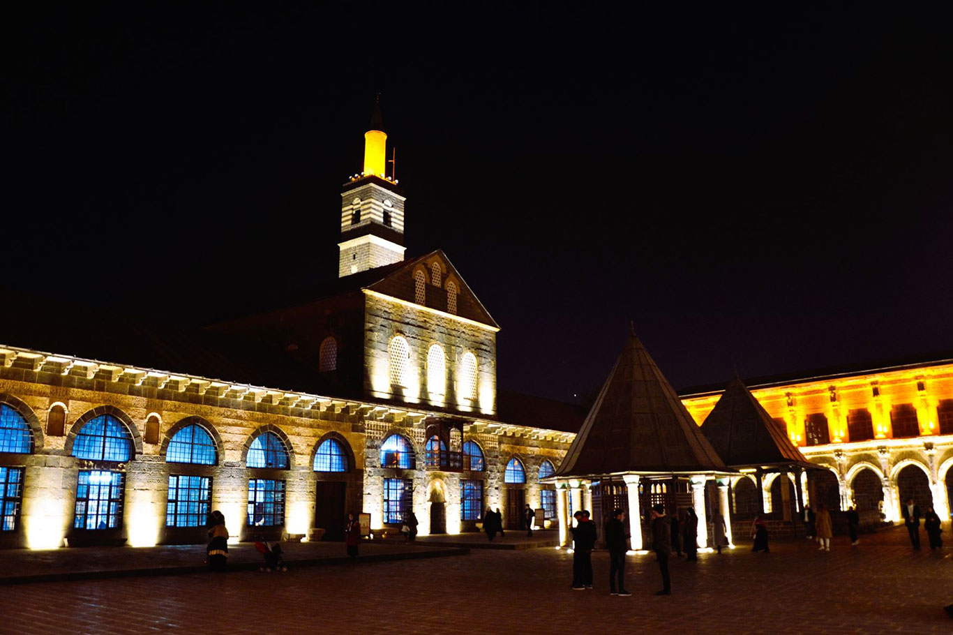 Diyarbakır Ulu Cami'ye yeni aydınlatma yapıldı