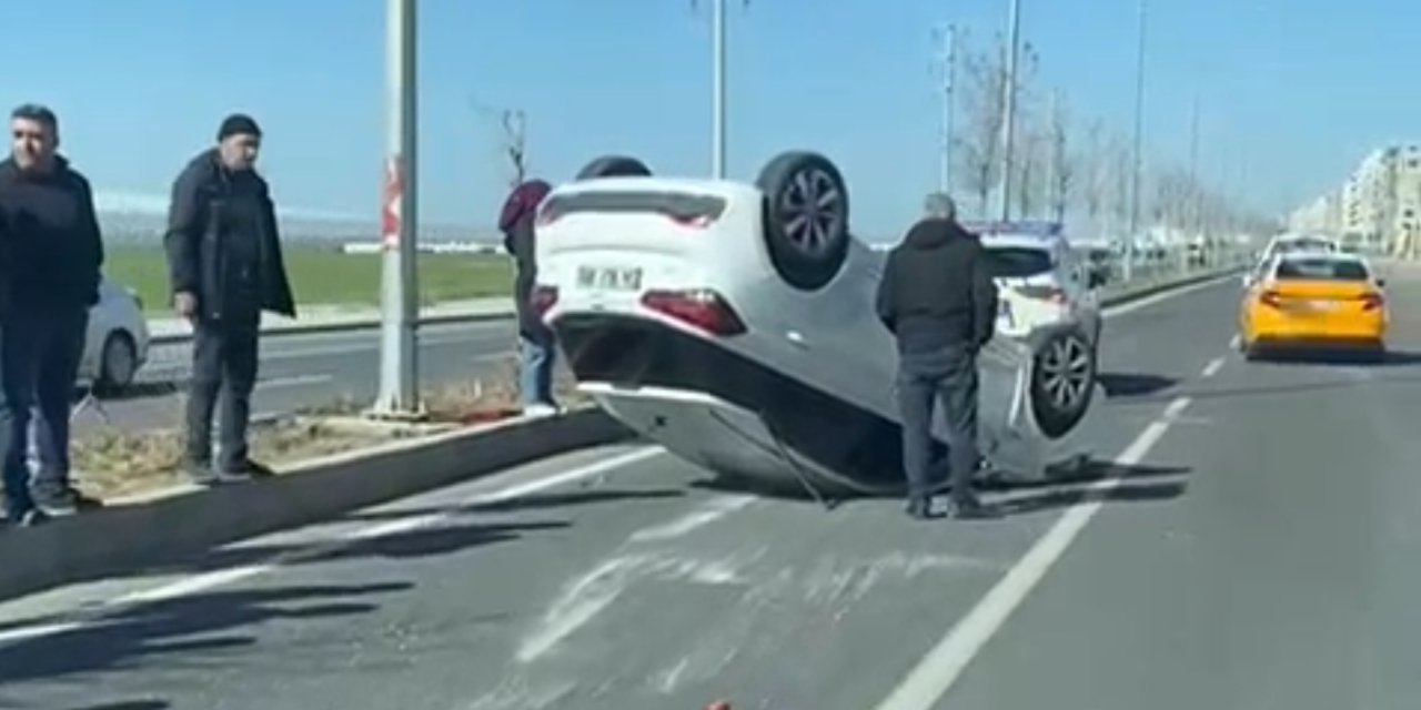 Diyarbakır'da kontrolden çıkan otomobil takla attı