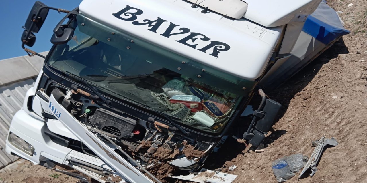 Batman girişinde tır devrildi: 1 kişi yaralandı