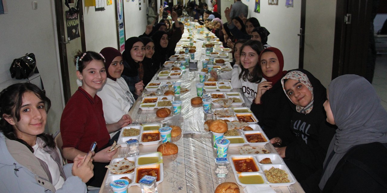 Diyarbakır’da 350 öğrenci aynı sofrada buluştu