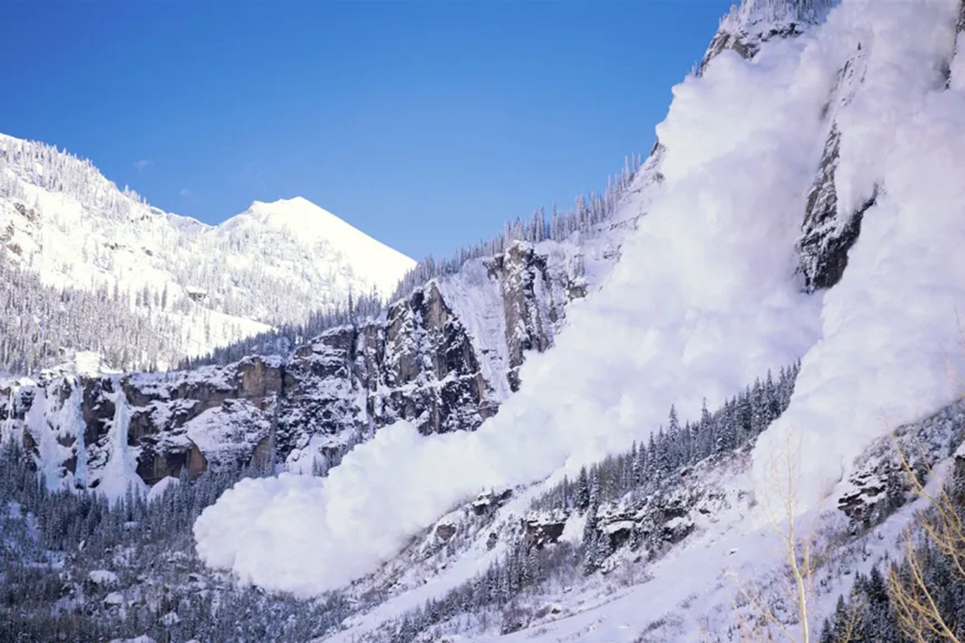 Li herêma bakur talûkeya berfê berdewam dike