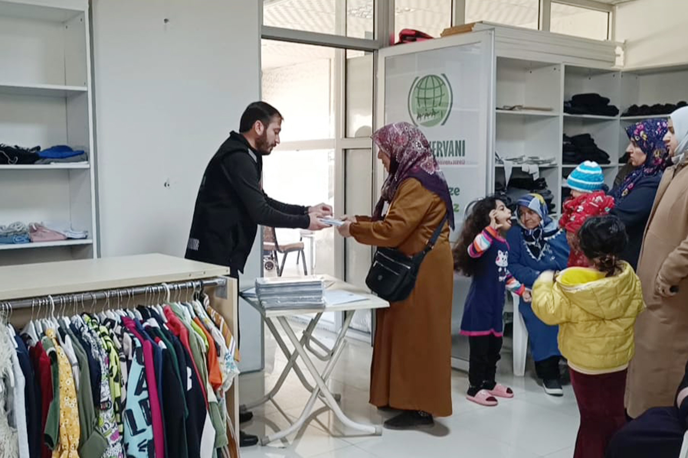 Karwana Hêvîyê ya Xarpêtê alîkariya madî da bi dehan malbatan