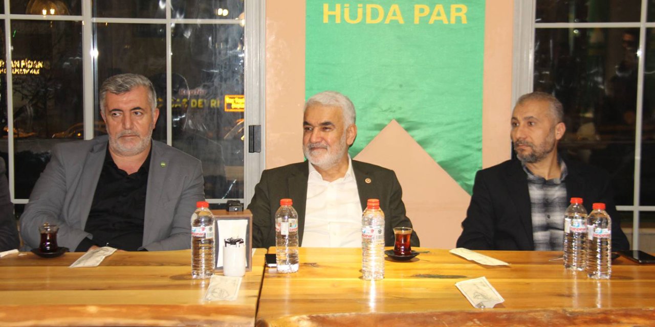 Serokê Giştî yê HÜDA PARê Zekeriya Yapıcıoğlu li Diyarbekirê bi serokên navçeyan û rêveberiya bajêr re di fitarê de hat bal hev