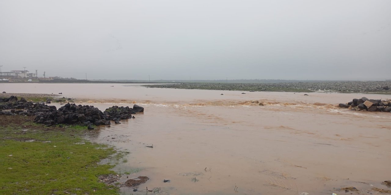 Çınar ilçemizde dereler taştı