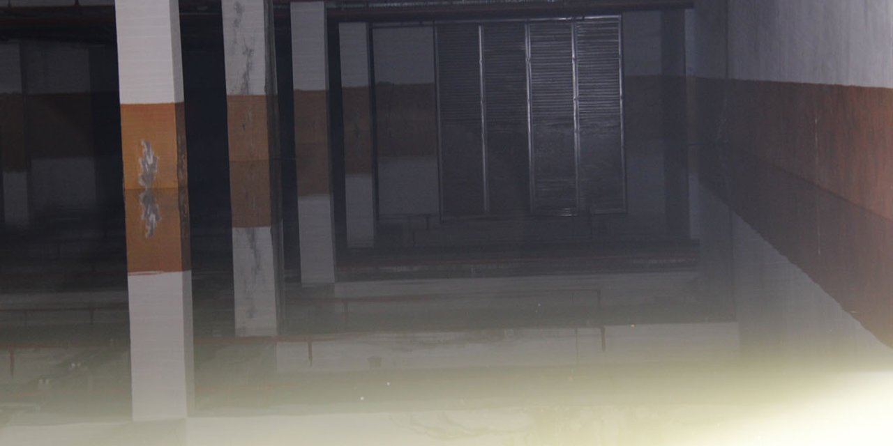 Her yağışta tekrarlayan tehlike: Diyarbakır’da Maliye Konutları sular altında