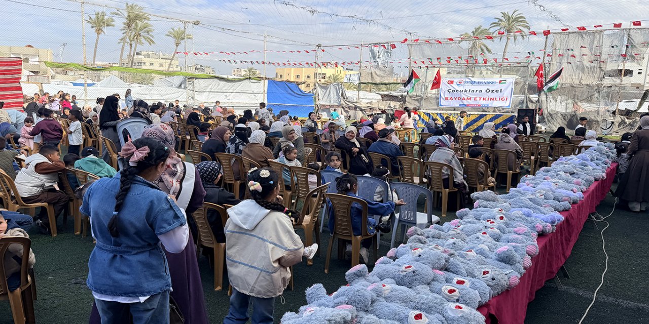 Yetimler Vakfı Gazze’de çocuklara bayram sevinci yaşattı