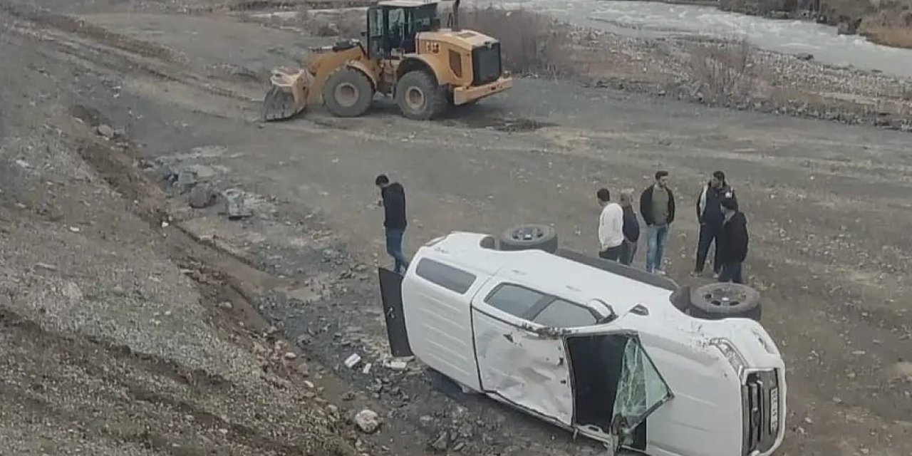 Siirt-Şirvan kara yolunda kontrolden çıkan kamyonet şarampole yuvarlandı