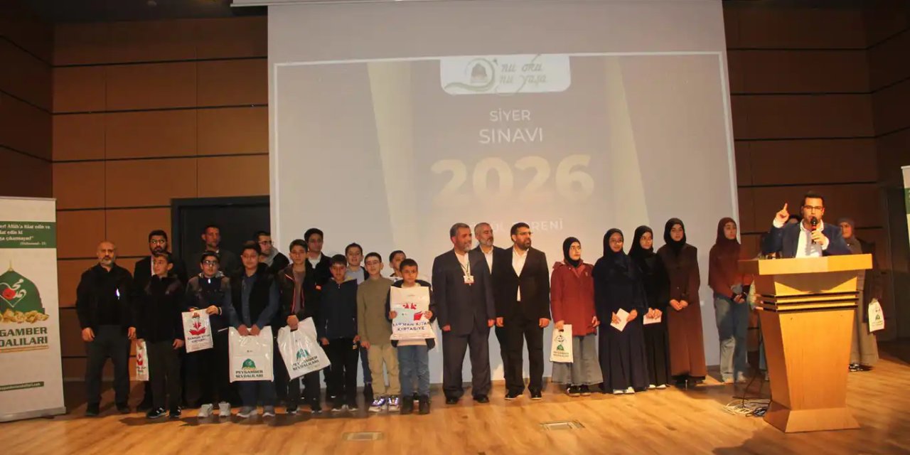 Serketîyên Pêşbirka Sîyerê xelatên xwe bexşandin Xezzeyê