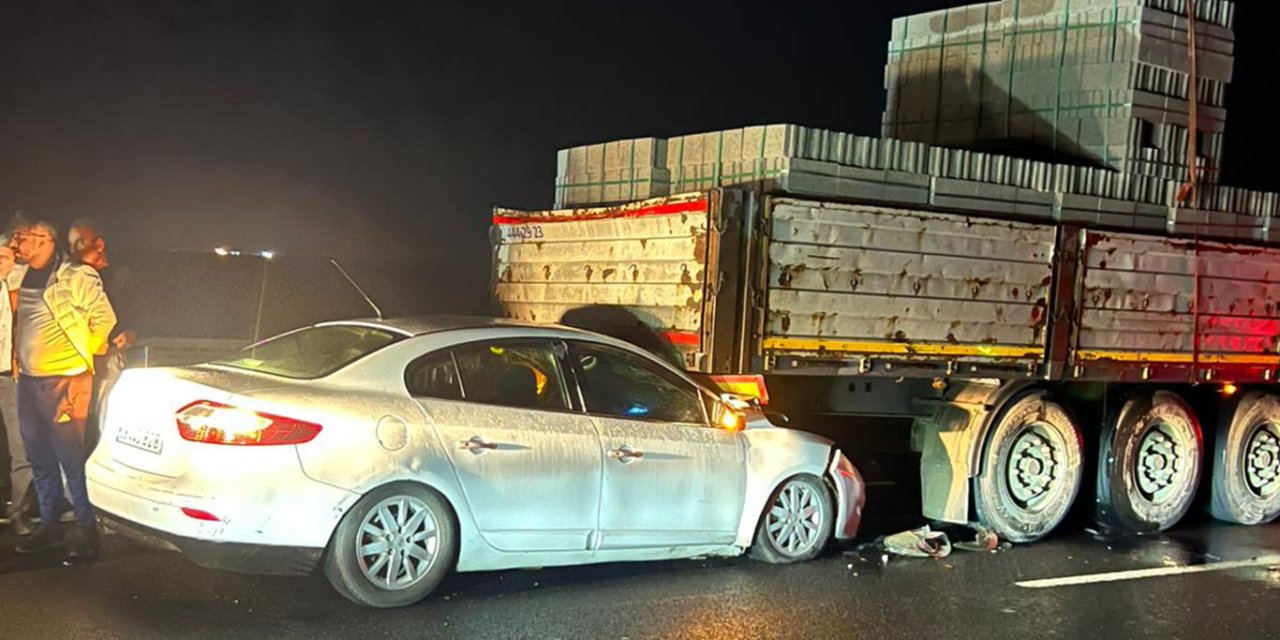 Bismil'de otomobil tıra arkadan çarptı: 2 yaralı