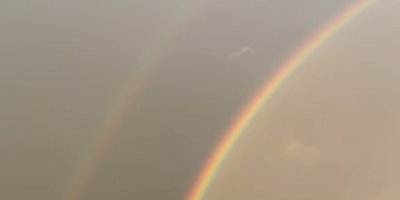 Mardin’de yağış sonrası yan yana oluşan gökkuşağı büyüledi