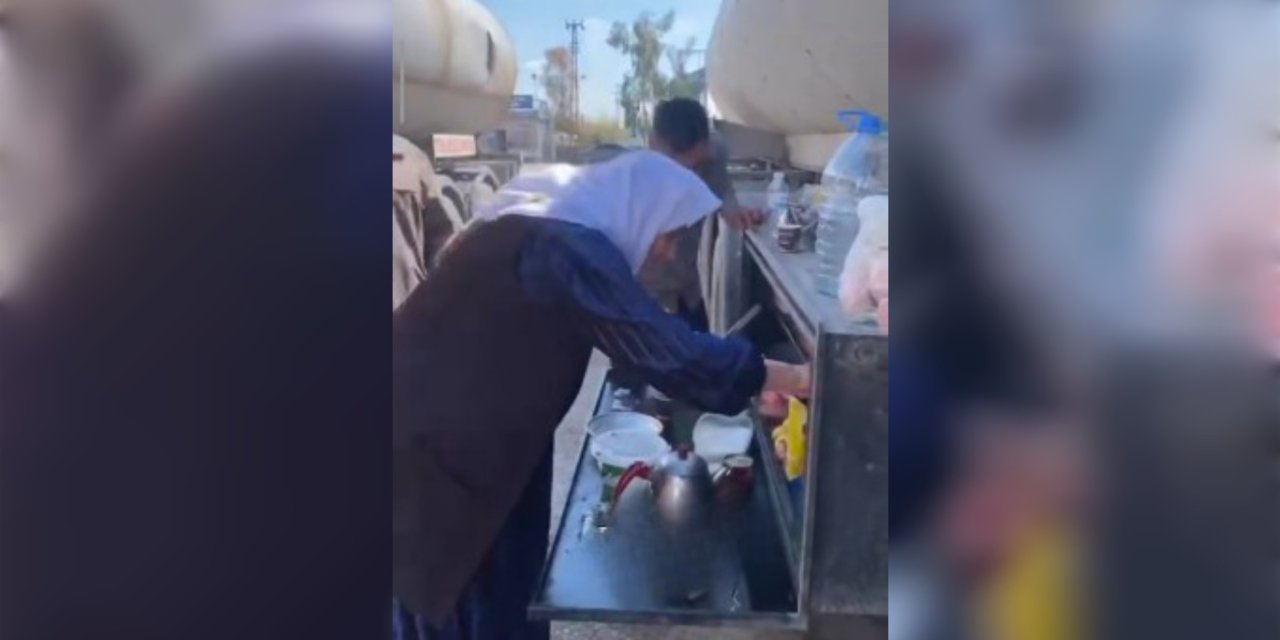 Mardin Nusaybin’de günlerdir yük bekleyen tanker şoförü ailesinden ziyaret: Yol kenarında kurulan sofrada hasret giderildi